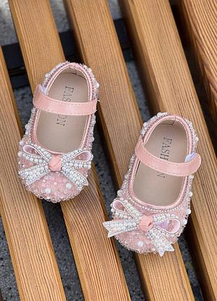Детские нарядные туфли на липучке с камушками