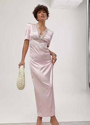 Атласна довга сукня з мереживом