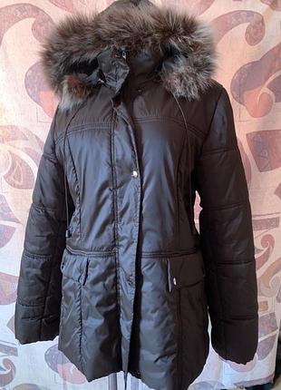 Жіноча куртка з хутряним капюшоном
