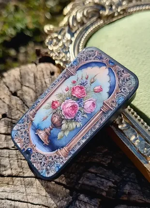 Футляр, коробочка для спичек, цветы.