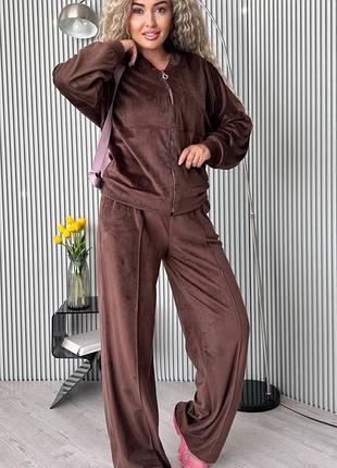 Костюм жіночий