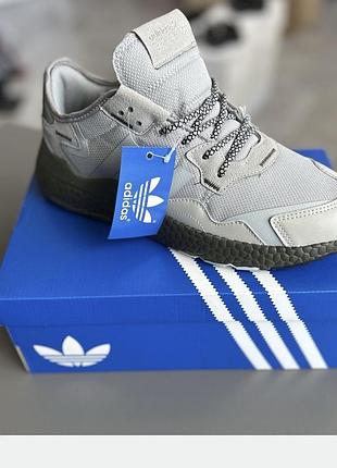 Чоловічі кросівки adidas.