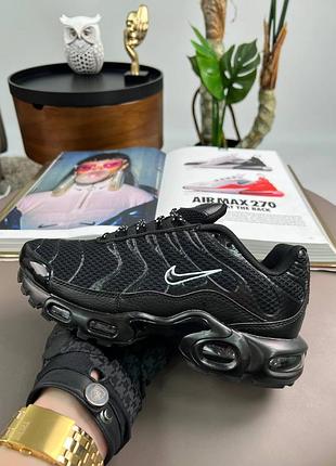 Женские кроссовки nike air max plus all black white