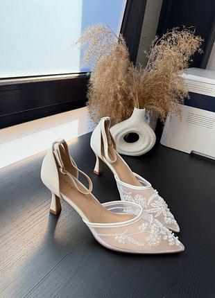 Туфлі на каблуку білі