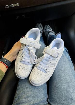 Класні жіночі та чоловічі кросівки adidas forum low full white premium білі 3