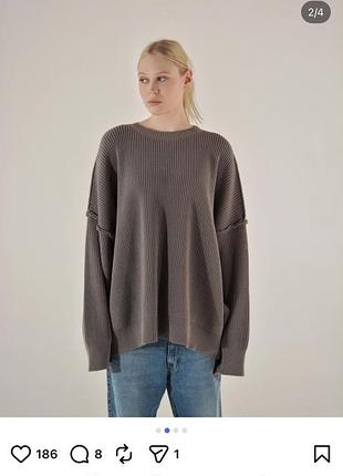 Оверсайз светр з графіті на спині українського бренду ours