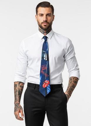 Лицензионный галстук the rolling stones, принт "язык/молния" сине-красный, тематический подарок