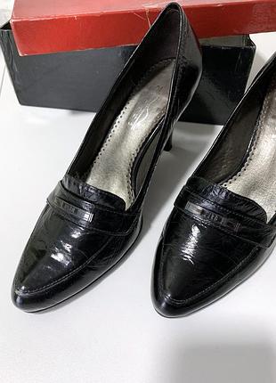 Туфлі жіночі чорні шкіряні