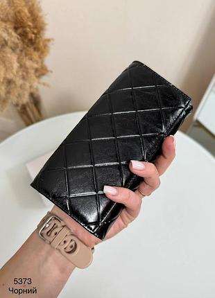 Женский кошелек черный из натуральной кожи кожаный большой на магнитах вертикальный стеганный с рельефными квадратами