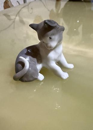 Порцелянова статуетка lladró, фігурка lladro "mini cat" #5307 у коробці: ідеальний стан - рідкісна чорно-біла зображує маленьке кошеня.