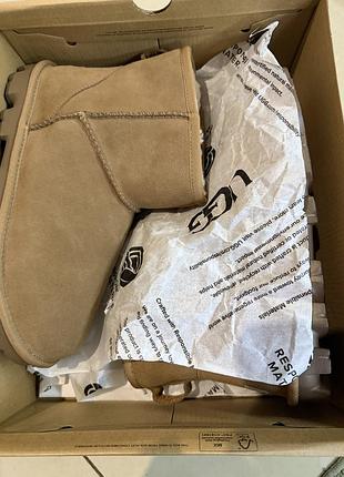 Продам абсолютно новые угги. оригинао!