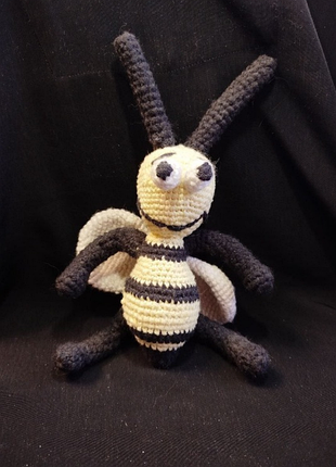 Іграшка ручної роботи "бджола "