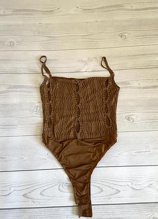 Коричневое боди prettylittlething