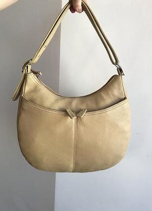 Сумка-багет шкіряна marks & spencer-жіноча,елегантна,кольору мокко, на плече