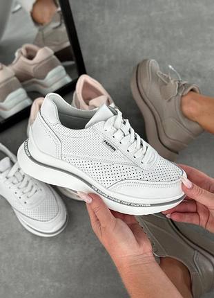 Кросівки з натуральної шкіри з перфорацією