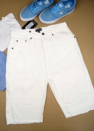 Белые джинсовые шорты, длинные, высокая посадка prettylittlething