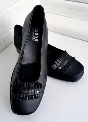 Красивые женские туфли из натуральной кожи hotter