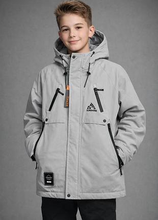 Демісезонна куртка на хлопця