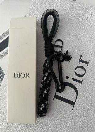 Брелок dior оригинальный комлимент от бренда