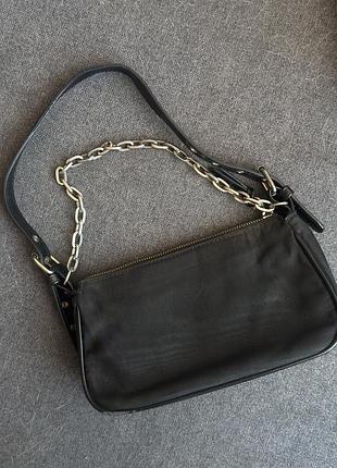 Жіноча сумка stradivarius чорна з ланцюжком