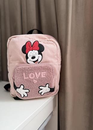 Дитячий рюкзак від бренду zara, виконаний у колаборації з disney з дизайном мінні маус