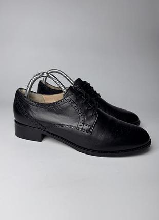 Жіночі туфлі з натуральної шкіри clarks