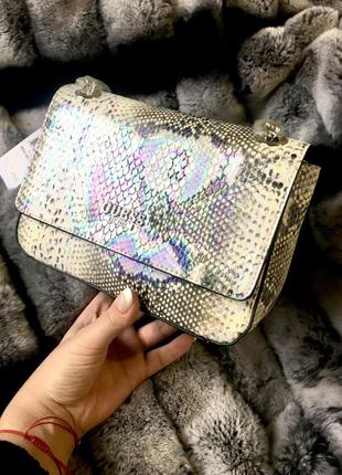 Guess iridescent snake crossbody змеиный принт. в наличии! скидка! последняя цена!