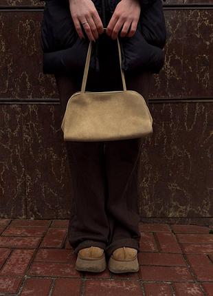 Сумка the row peggy leather clutch beige