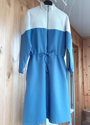 Платье в спортивном стиле