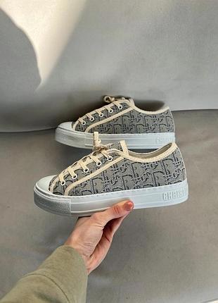 Dior logo beige 39
