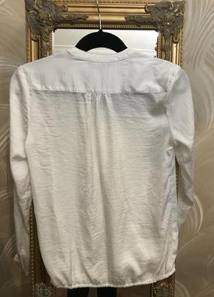 Белая блузка на запах с вышивкой бисером4 фото