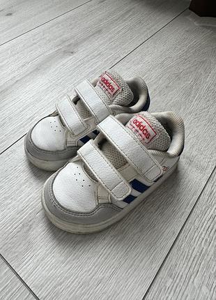 Дитячі кросівки адідас