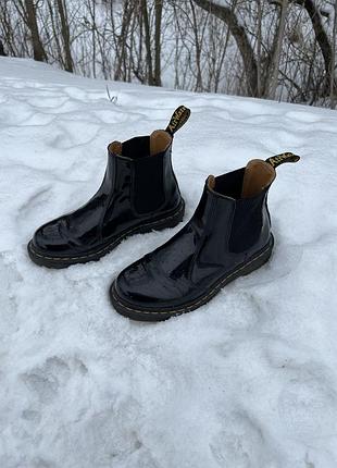 Жіночі чорні лаковані черевики челсі dr. martens 2976 оригінал розмір 38 фірмове демісезонне взуття мартінси базова класика