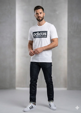 Мужская футболка adidas sportswear box logo – стиль и комфорт