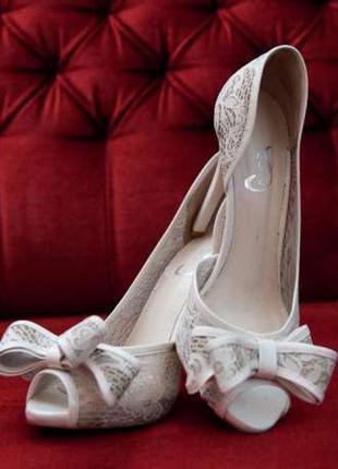 Нарядні туфлі elle