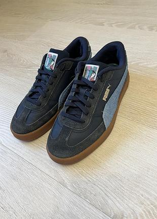 Кросівки puma. вживані у хорошому стані синього кольору.з дефектів лише стерта пятка на одному з кросівок і потертості на замші.