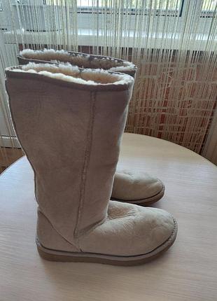 Женские ugg натуральные с натуральной овчиной.