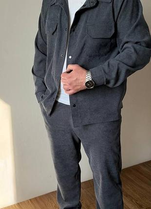 Стильний чоловічий вельветовий костюм