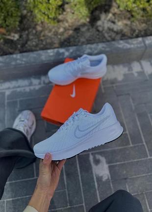 Чоловічі оригінальні кросівки nike run defy white hm9594-100