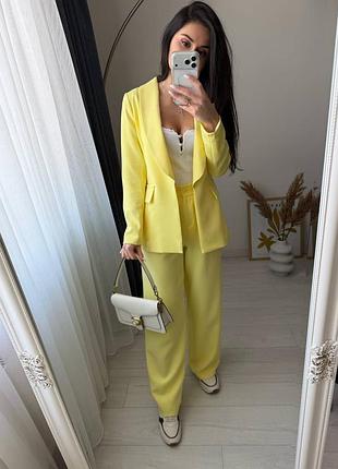 Стильный женский костюм с пиджаком и брюками - универсальный вариант для работы, деловых встреч, событий и повседневных образов.