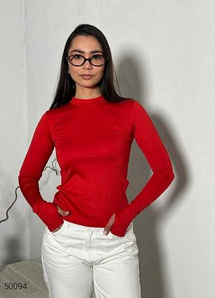 Жіночий стильний лонгслів з вирізом під пальчики