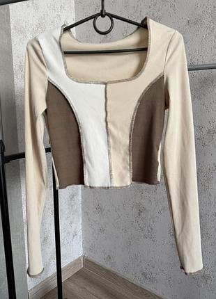 Топ з акцентними швами