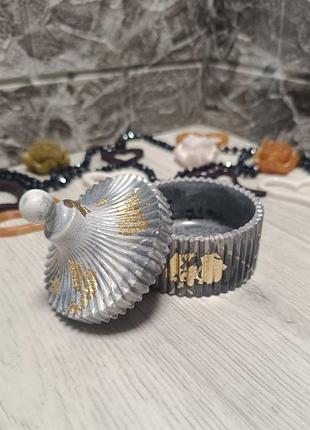 Шкатулка з гіпсу чорно-біла з золотом