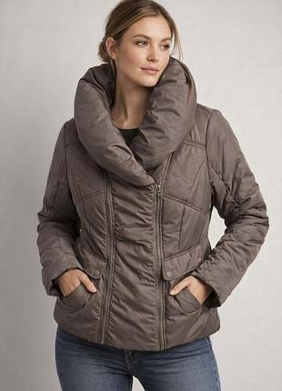 Демисезонная женская куртка с объемным воротником