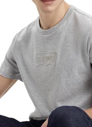 Levis сірого кольору s standard логотип вишивка