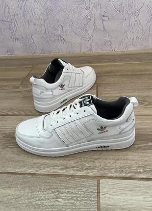 Чоловічі шкіряні кросівки adidas.