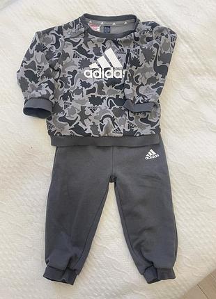 Дитячий костюм adidas на хлопчика майже новий