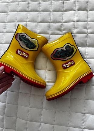 Hot wheels машинка переливається гумові чоботи