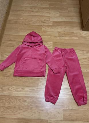 Велюровий рожевий теплий костюм для дівчинки 110-116