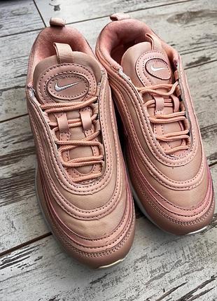Жіночі кросівки під nike